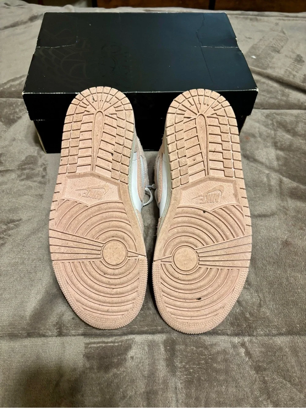 2024 Air Jordan 1 Mid SE 'Legend Pink'